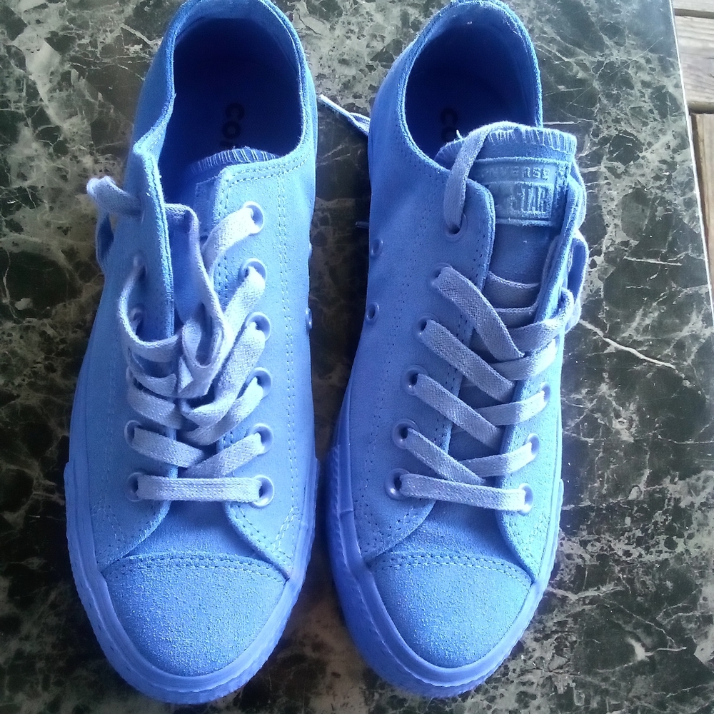 Converse suede